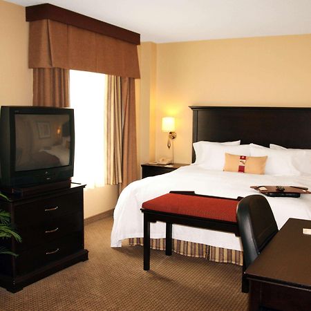 Hampton Inn & Suites Laval Exteriér fotografie