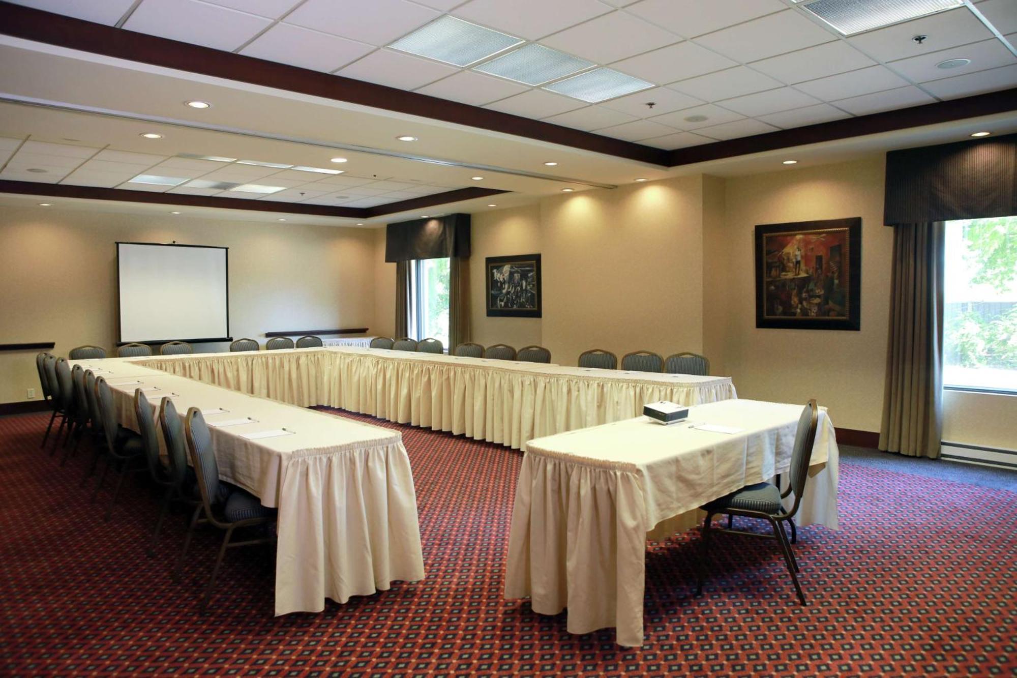 Hampton Inn & Suites Laval Exteriér fotografie