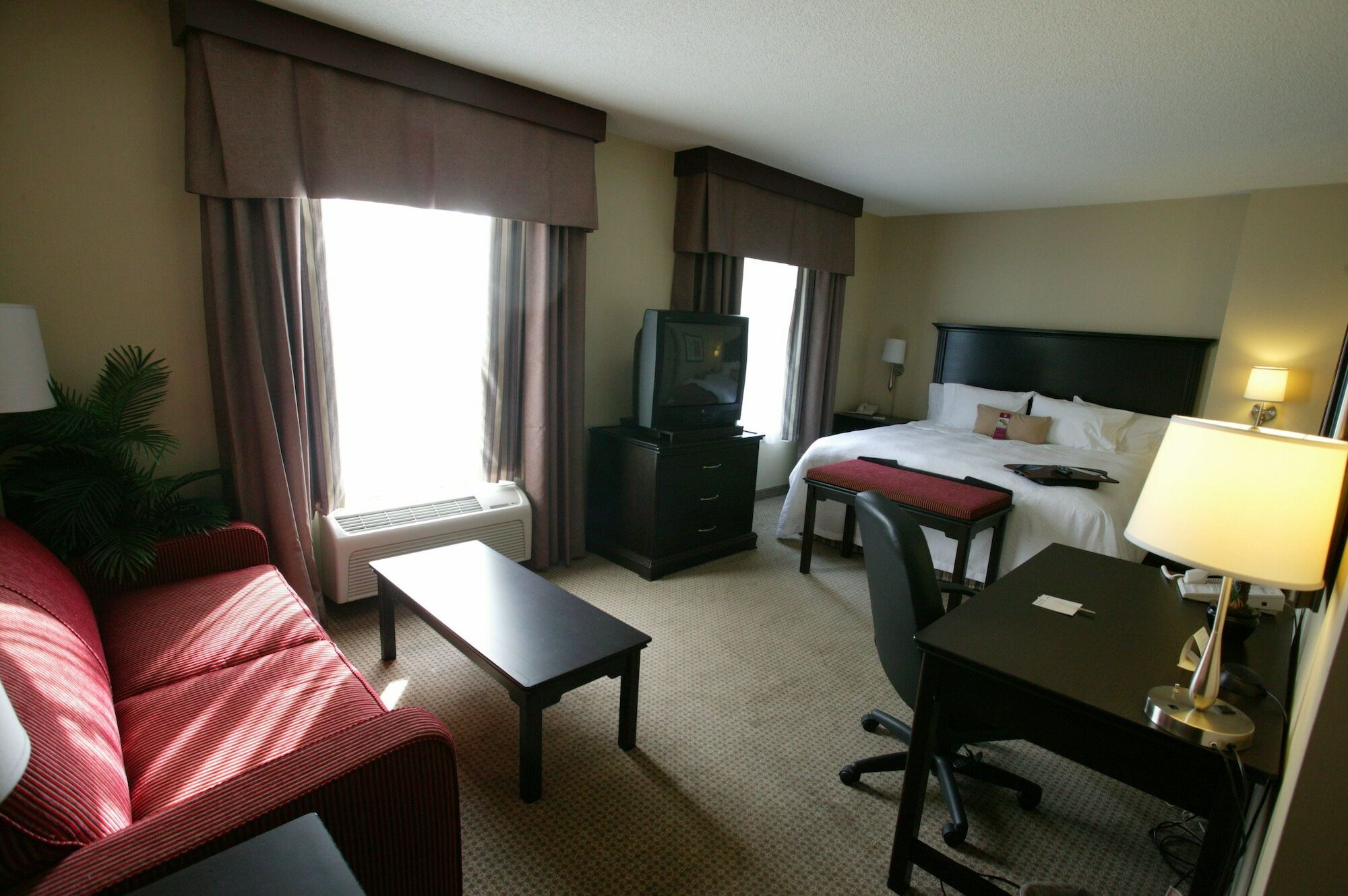Hampton Inn & Suites Laval Exteriér fotografie